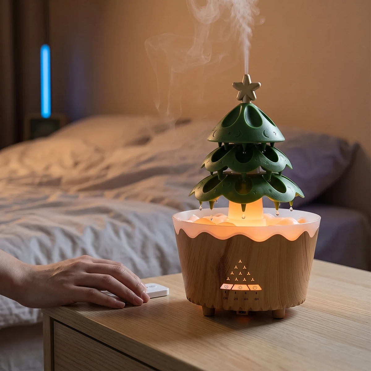 Choinka-dyfuzor na szafce nocnej obok łóżka